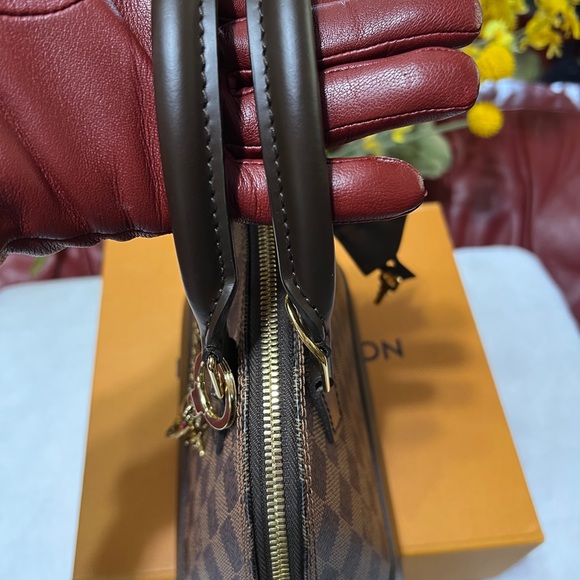 Louis Vuitton Alma BB Damier Ebene - Picture 10 of 16